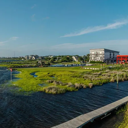 The Slick - Waterfront 3-Bedroom, 3-Bathroom Penthouse Suite At Real Watersports